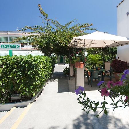 Hotel Residence Nemo Bríndisi Exterior foto