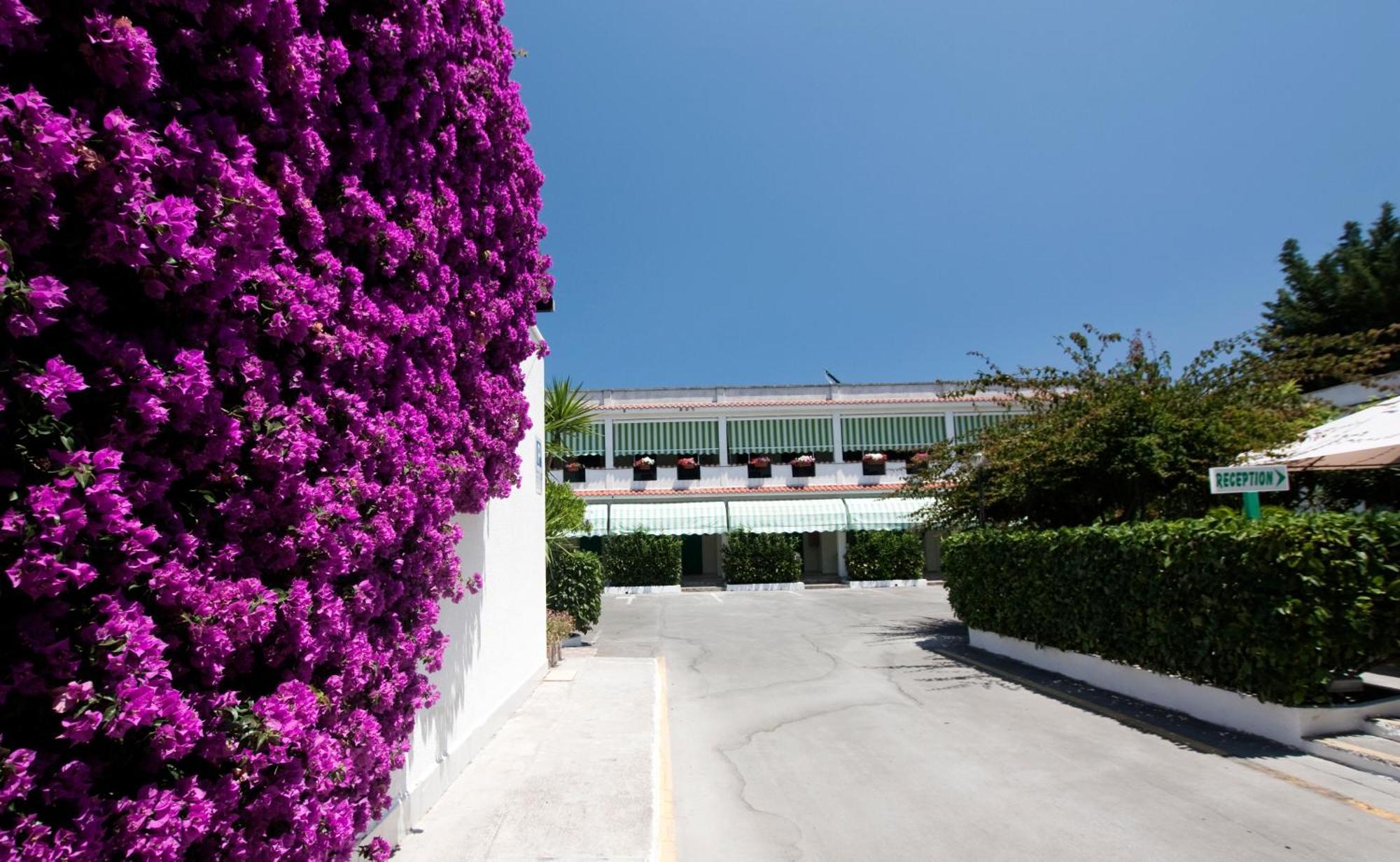 Hotel Residence Nemo Bríndisi Exterior foto