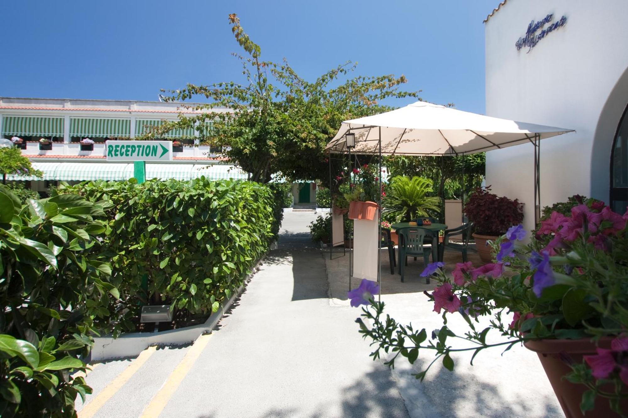 Hotel Residence Nemo Bríndisi Exterior foto