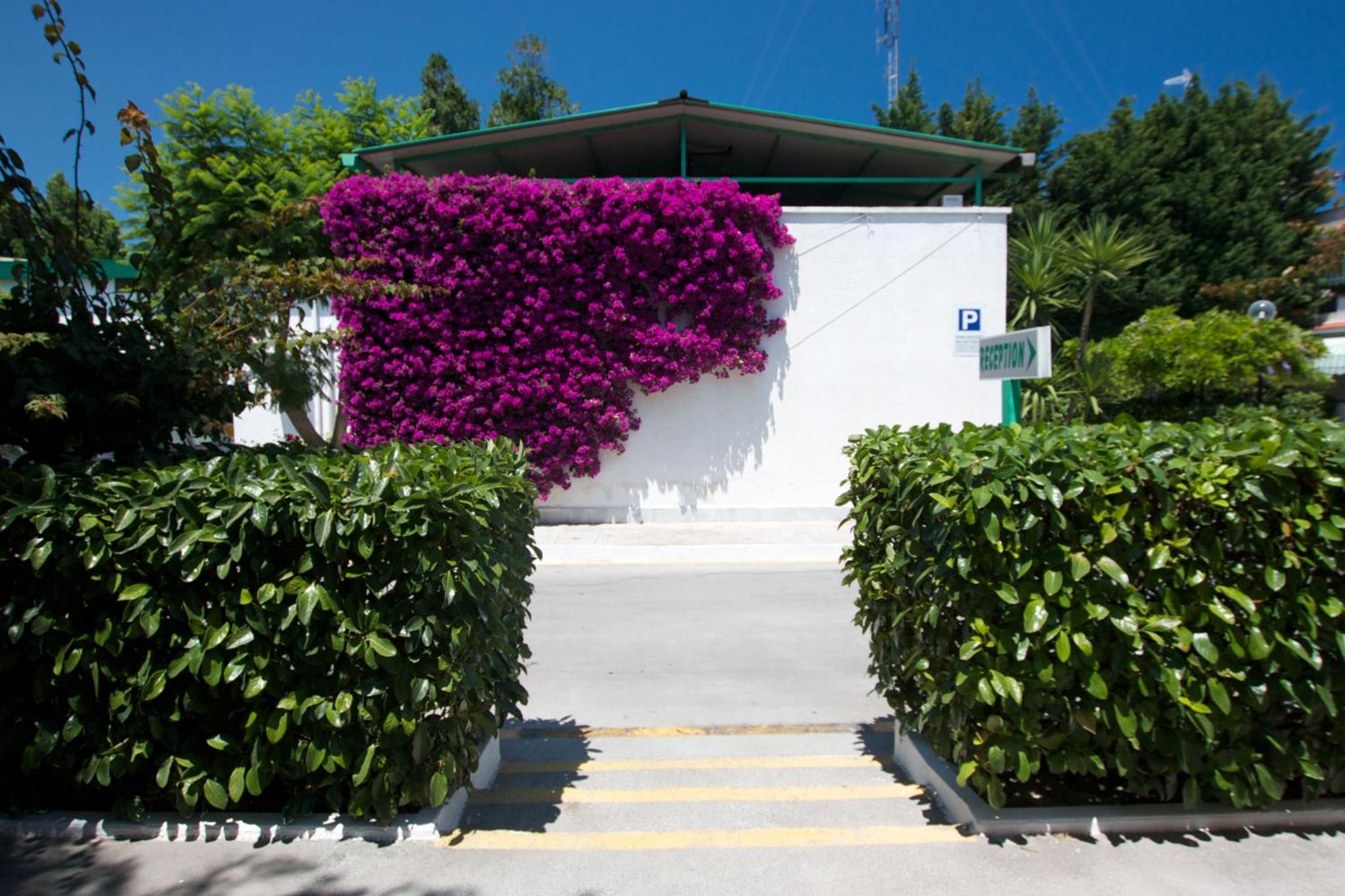Hotel Residence Nemo Bríndisi Exterior foto